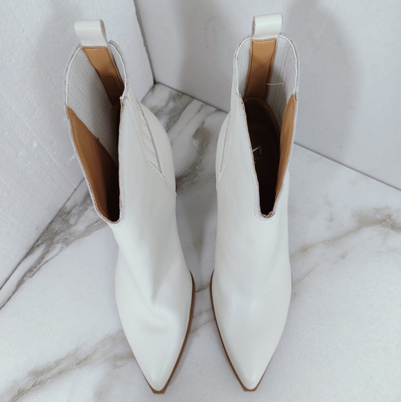 Marc Fisher Lommie Off White Western Style Block Heel Cowboy Ankle Boots, 8.5 - Picture 4 of 13